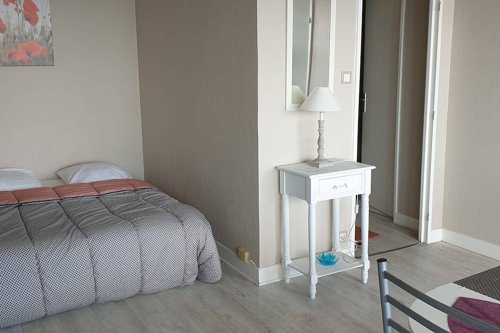 Appartement entier, Joli Studio avec Grand Balcon vue mer en plein centre de Concarneau in Concarneau, Région de Quimper