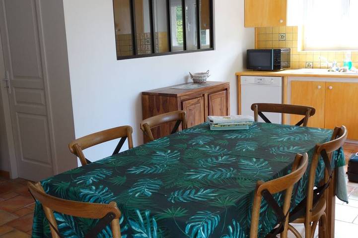 Gîte pour 6 personnes, avec jardin à Banne - 3