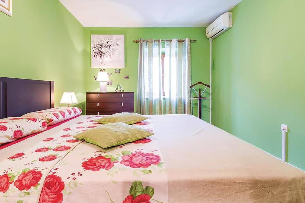 4 bedroom gorgeous home in Banici in Slano, Dubrovnik-Neretva