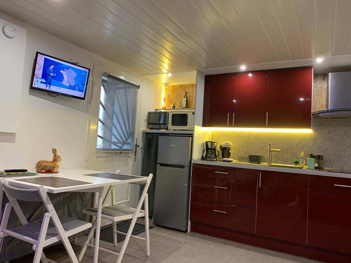 Charmante petite maison climatisée, en pierre, avec accès autonome in Satillieu, Région de Tournon-sur-Rhône