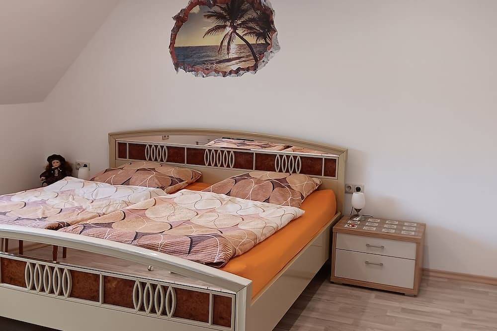 Ganze Wohnung, Ferienwohnung 97qm mit Balkon und Badezimmer mit Dusche und Badewanne in Bodenwöhr, Ostbayern
