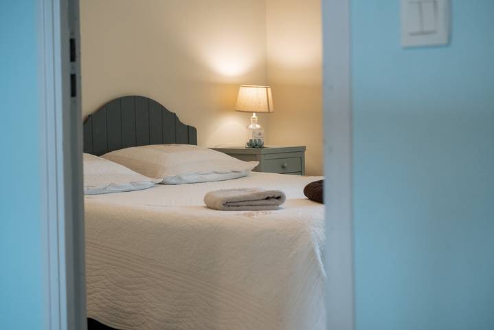 Appartement entier, Appartement 'Côte D'emeraude' avec terrasse privée, jardin privé et Wi-Fi in Saint-Benoît-des-Ondes, Baie du Mont-Saint-Michel
