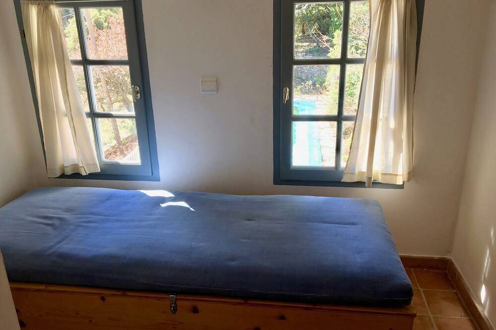 Charming converted farmhouse beside forest, private pool, superb views in Barjols, Brignoles region
