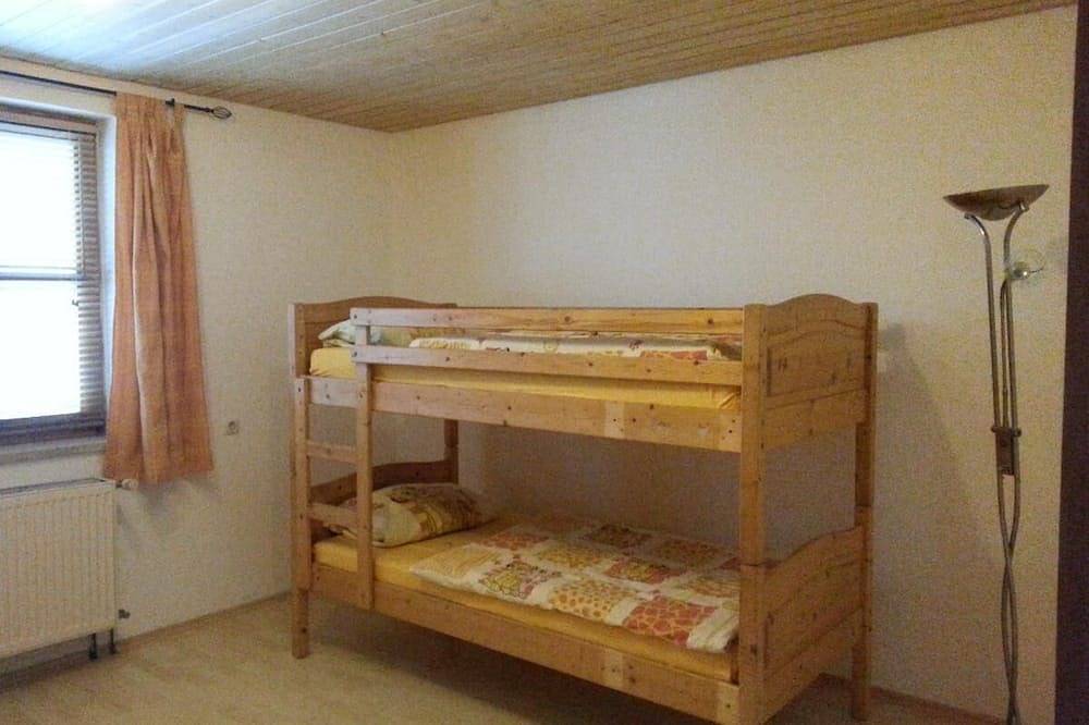 Ganze Wohnung, Gemütliche Ferienwohnung (90qm) mit 2 Schlafzimmern, Balkon & Terrasse in Spiegelau, Ostbayern