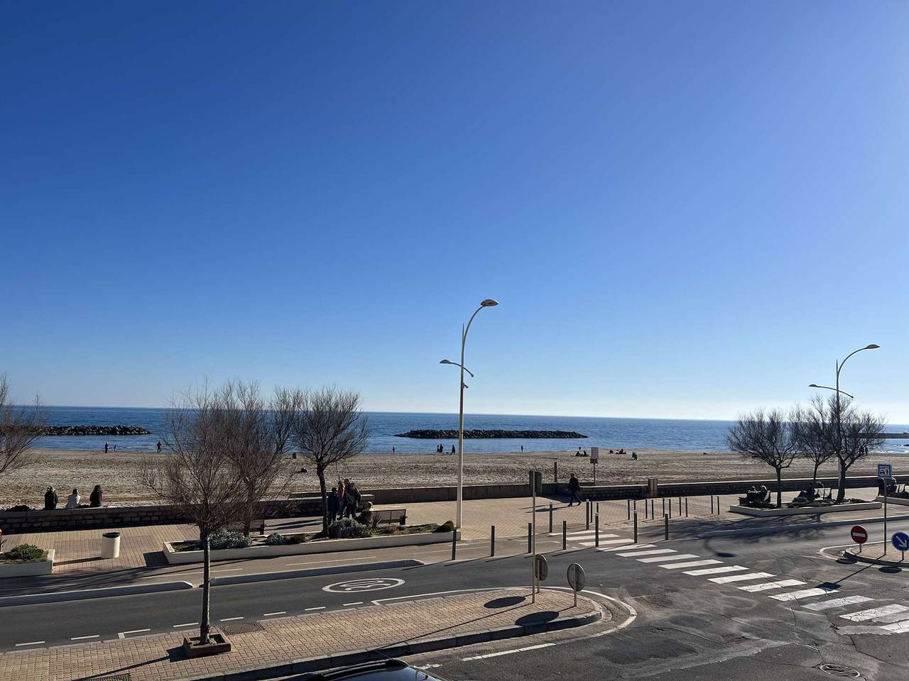 Appartement entier, T4 1er ét. 3 ch, terrasse, 10m plage, parking in Valras-Plage, Côte méditerranéenne (France)