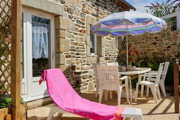 Gîte pour 5 personnes, avec jardin et terrasse à Plomodiern
