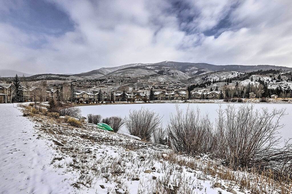 Stunning Mtn Views & Hot Tub: Silverthorne Retreat in Silverthorne, Arapaho and Roosevelt National Forests