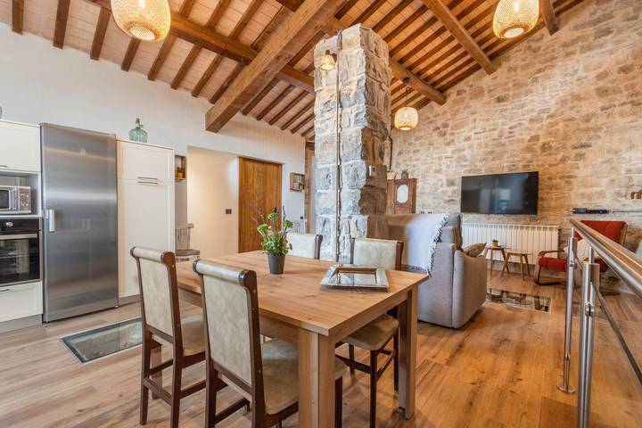 Cantó El Sech: Ferienhaus H.U.T mit Pool und abgeschlossenem Privatgrundstück in Montoliu de Segarra, Costers del Segre