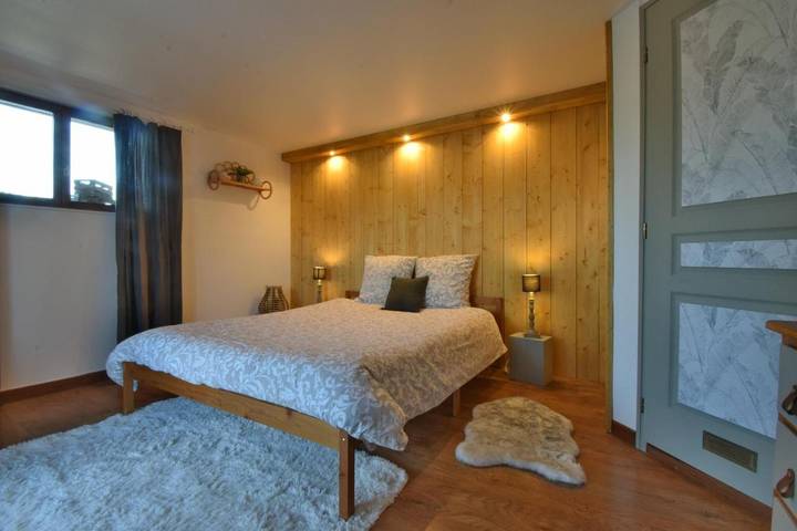 Location de vacances pour 2 personnes, avec Terrasse et Jardin ainsi que Piscine et Vue à Castelnau-sur-l'Auvignon