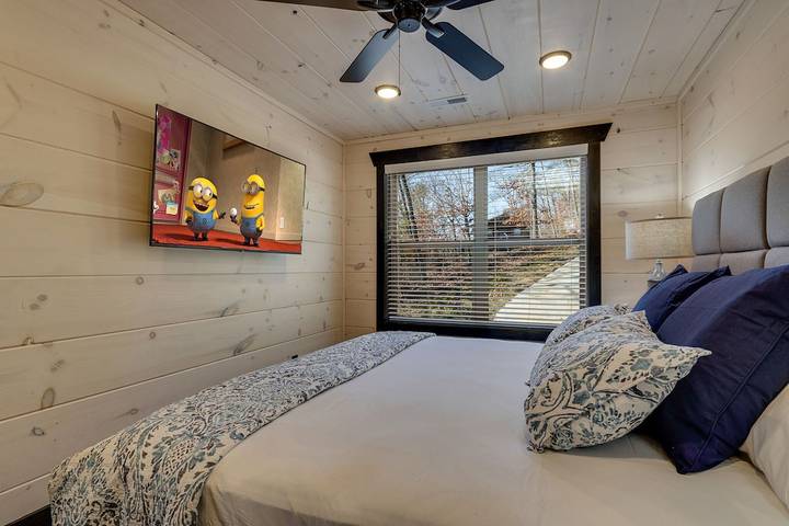 Glamping for 13 people, with hot tub and balcony, with pets in Pigeon Forge