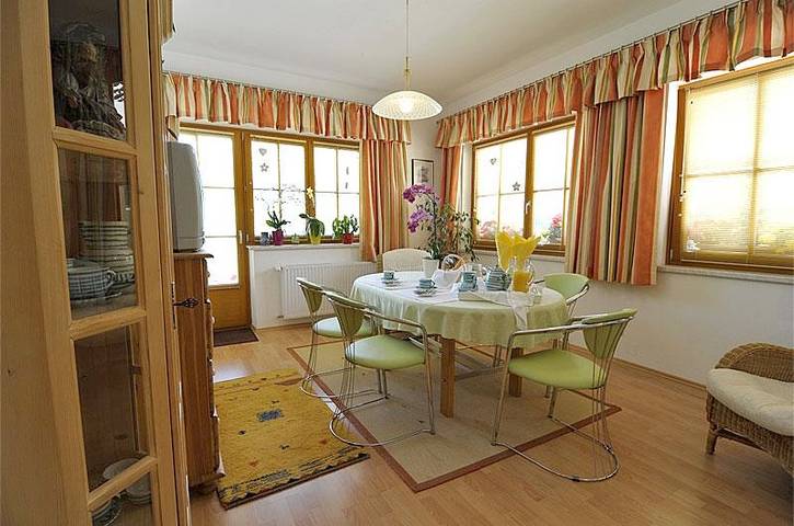 Ferienwohnung für 2 Personen, mit Balkon und Garten sowie Ausblick, kinderfreundlich in Nockberge - 2