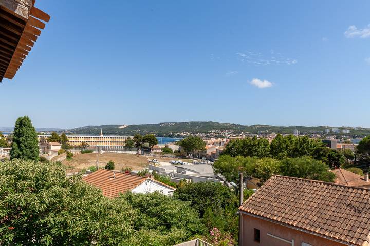Geheel appartement, Appartement 'Duplex Parking Centrumstad' met Uitzicht op Meer, Gedeeld Terras en Airco in Martigues, Middellandse Zeekust (Frankrijk)