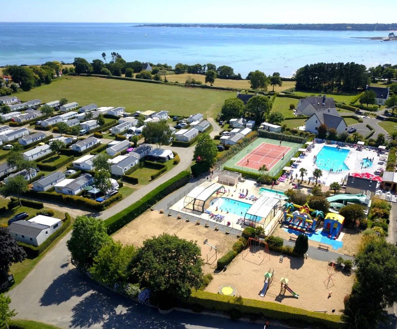 Camping 4 étoiles 500m plage locatif 15m2 - sanitaires communs in La Forêt-Fouesnant, Côte de Cornouaille
