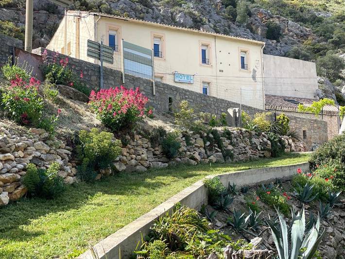Maison d’hôte pour 2 personnes, avec Jacuzzi et Terrasse ainsi que Jardin et Vue à Villesèque-des-Corbières