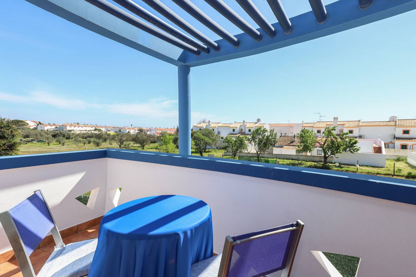 Apartamento de férias inteiro, Moradia em condomínio com piscina a 650m da praia by Algarvemanta (51V3) in Manta Rota, Ria Formosa