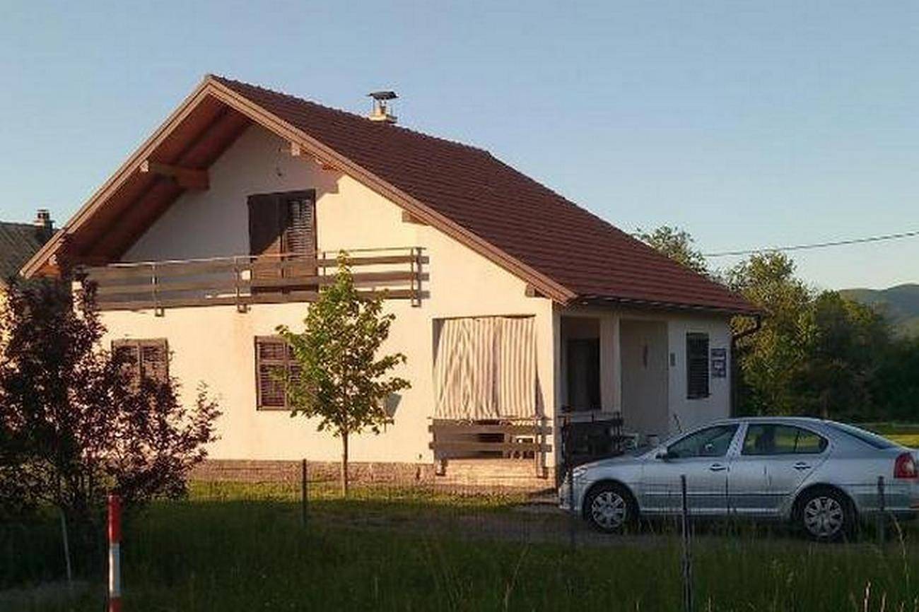 Ganze Wohnung, 3-Zimmer-Ferienwohnung mit Terrasse Lovinac, Velebit A-21748-a in Lovinac, Naturpark Velebit