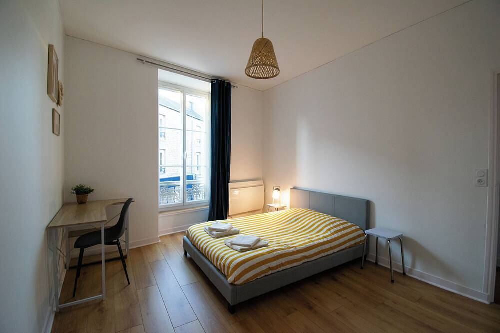 Entire apartment, Les Rosiers - Bright living room with private garden in Fougères, Fougères-Vitré