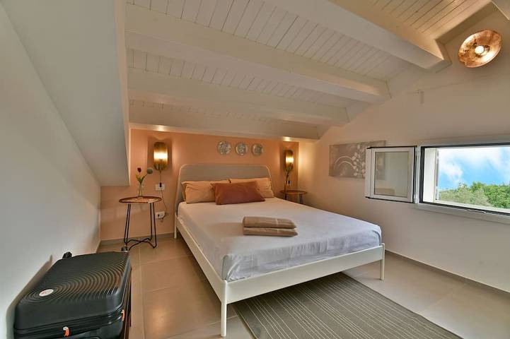Villa Nausica, heated pool, Padel court, view, wi-fi free and view. in Ragusa, Provincia di Ragusa