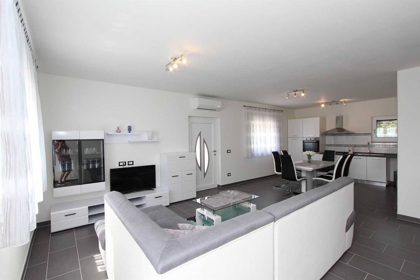 Entire apartment, Mondelaco Three-Bedroom Apartment in Rovinj, Rovinj region