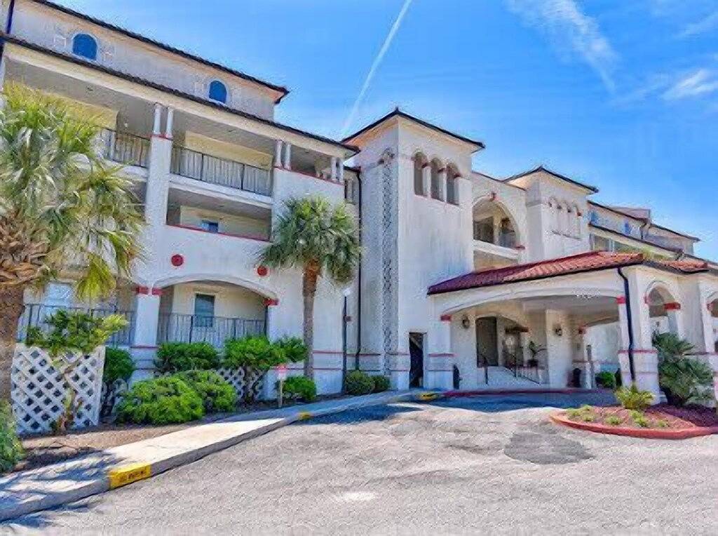 Ganze Wohnung, Glamorous 2 Story Beachfront Condo on Topsail Island in North Topsail Beach, Camp Lejeune