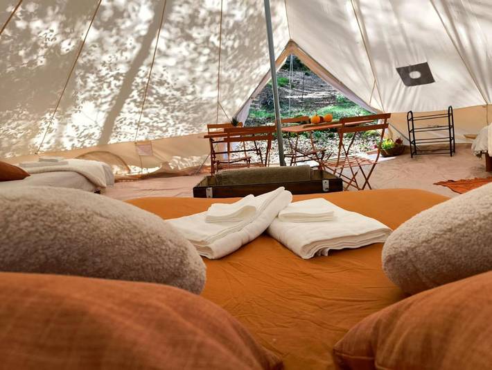 Tente pour 4 personnes, avec jardin, animaux acceptés