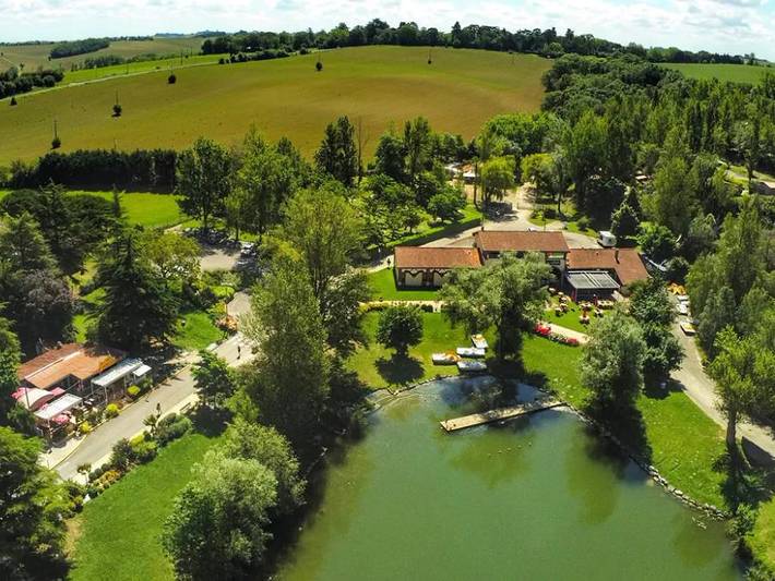 Camping pour 4 personnes, avec Terrasse