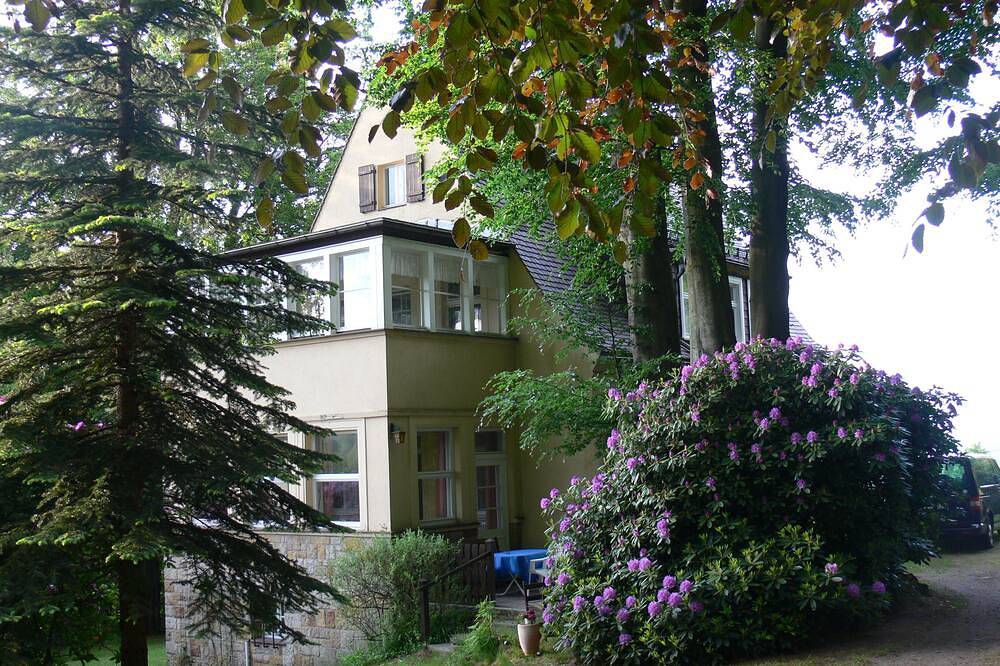 Ganze Wohnung, Ferienwohnung in ruhiger Waldrandlage mit Weitblick in Jonsdorf, Zittauer Gebirge