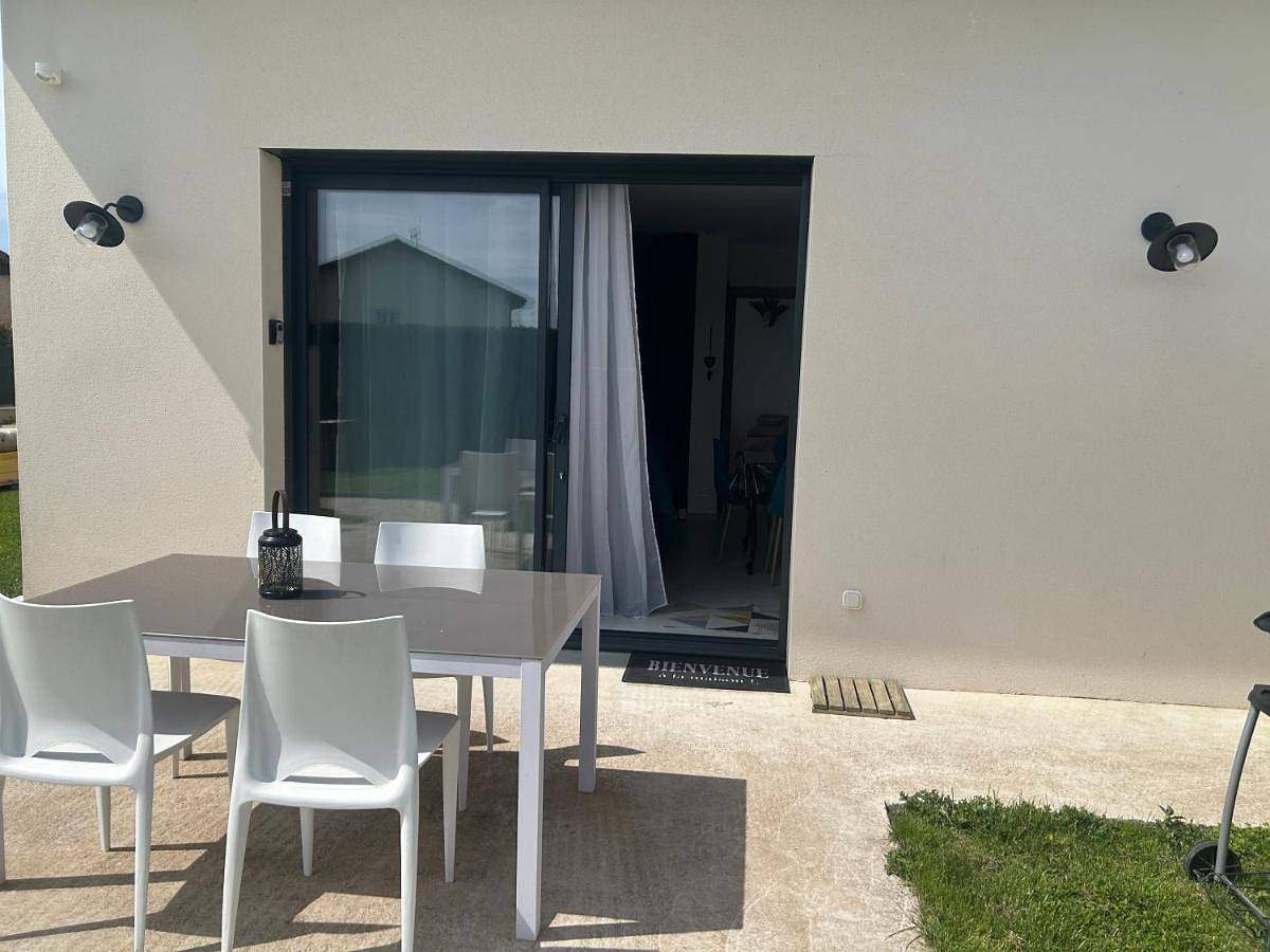 One-Bedroom House in Villars-les-Dombes, Ain