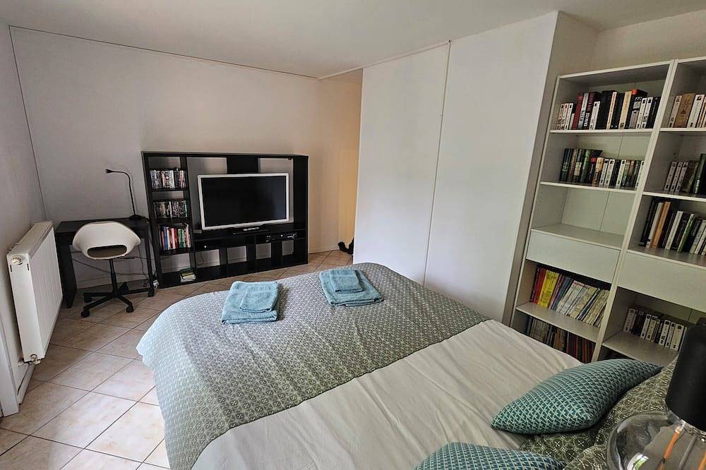 Apartamento entero, Garden apartment in the countryside between Marseille and Aix-en-Provence in Simiane-Collongue, Region de Aix-en-Provence