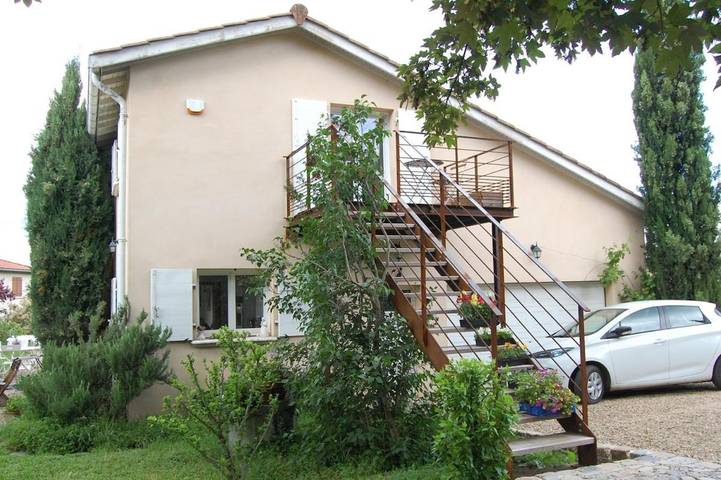 Gîte pour 2 personnes, avec Balcon et Terrasse ainsi que Jardin et Vue à Civrieux-d'Azergues - 3