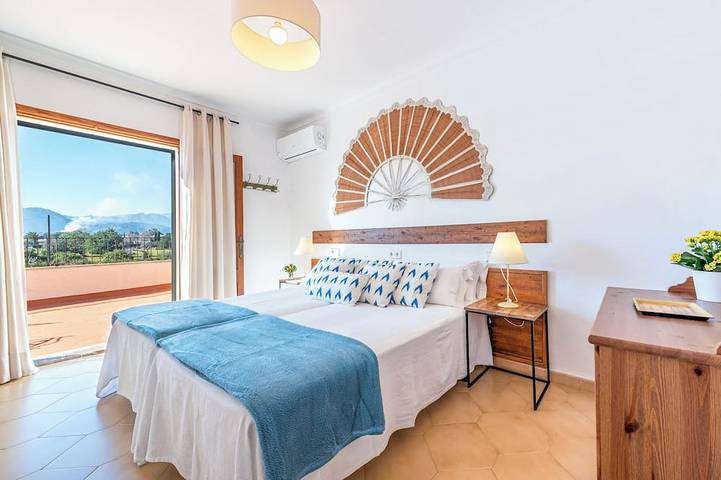 Villa mit privatem Pool und Blick auf das Tramuntana-Gebirge in Port de Pollença, Pollença