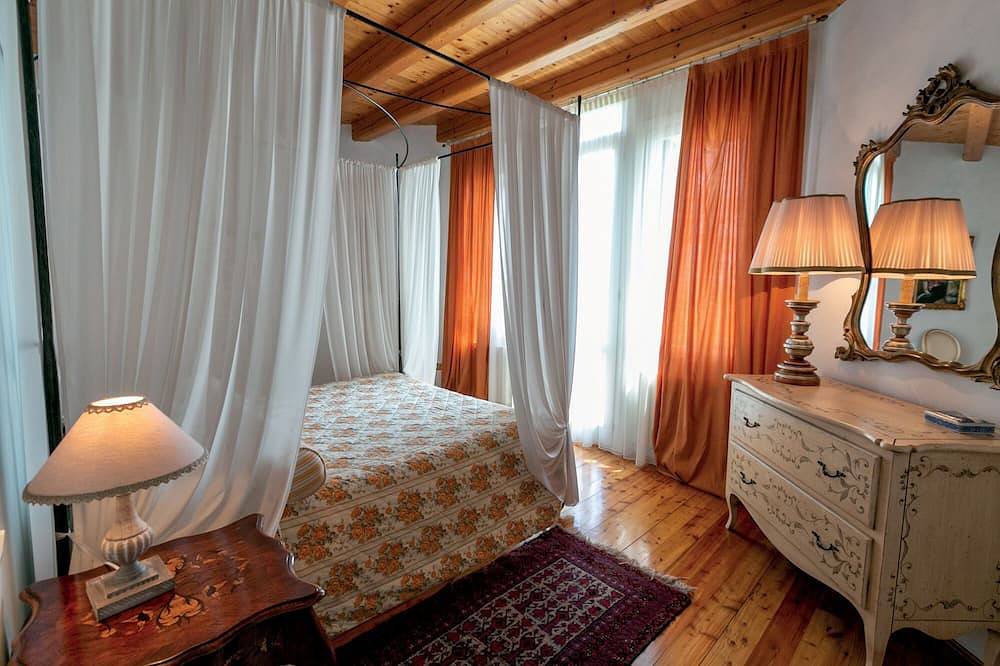 Repräsentative Villa zwischen Venedig und den Dolomiten auf den Prosecco-Hügeln in Refrontolo, Treviso Provinz
