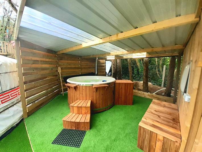 Tente pour 4 personnes, avec jardin ainsi que terrasse et jacuzzi dans le Finistère - 3