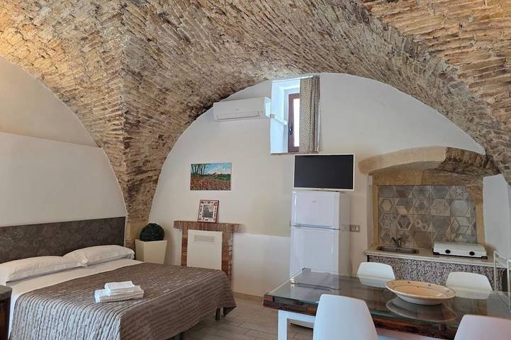 Charming Home Near Sassi di Matera & Abbey in Montescaglioso, Piana del Metaponto