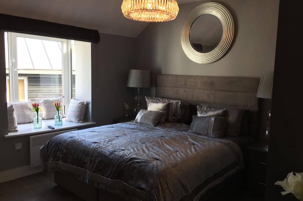 Kinsale Town centre , sleeps16, 6 bedrooms, run by Exquisite Holiday Homes in Kinsale, Munster