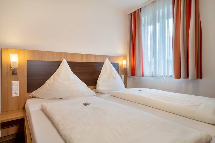 Room 'Zimmer 10' with Shared Terrace, Shared Garden and Wi-Fi in Ebenweiler, Region Bodensee-Oberschwaben