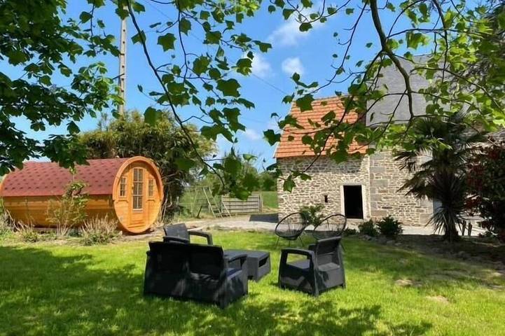 Gîte pour 20 personnes, avec jardin et balcon à Le Luot