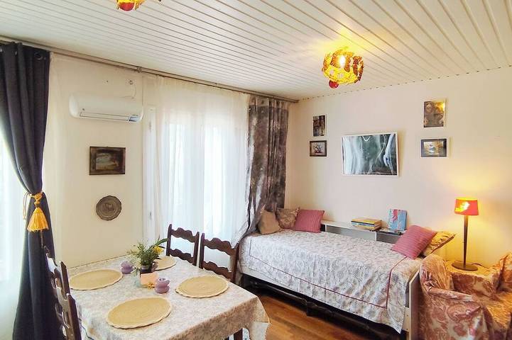 Gîte pour 4 personnes, avec jardin à Jouy-le-Moutier