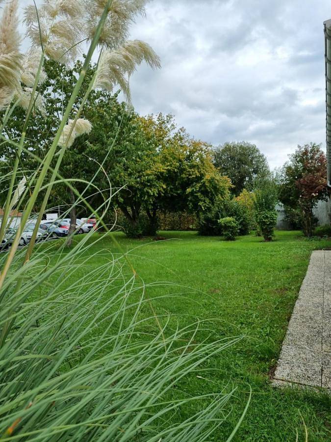 Gîte pour 2 personnes, avec Terrasse ainsi que Jardin et Vue à Auxi-le-Château