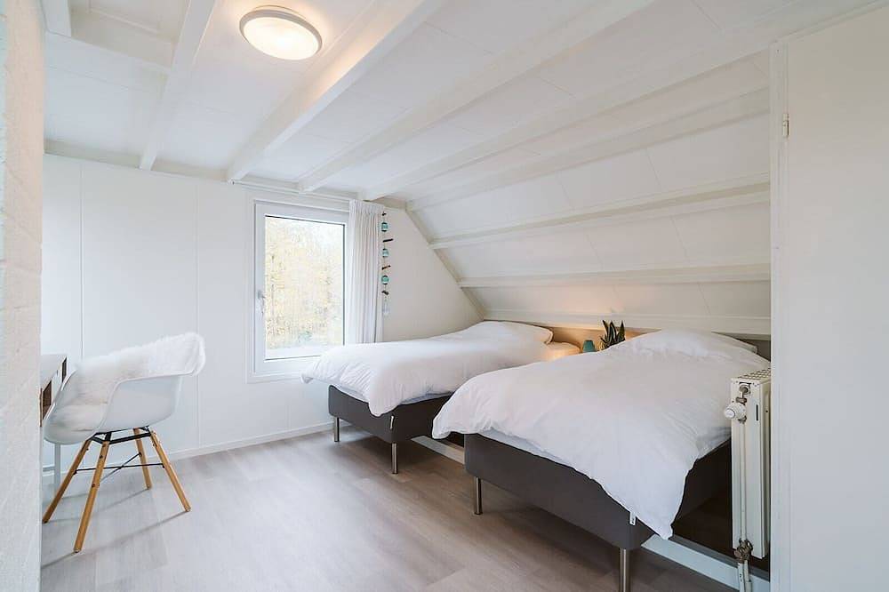Dieses gemütliche Ferienhaus bietet Komfort und eine einladende Atmosphäre. In der Nähe der Dünen und des Strandes gelegen, ist es der ideale Ort für einen entspannten oder aktiven Urlaub an der Nordseeküste. in Ouddorp, Goeree-Overflakkee