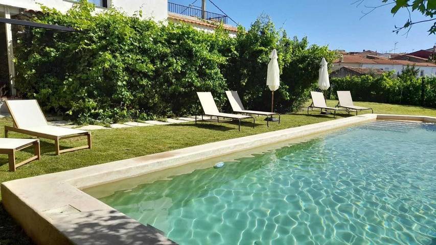 Ferienwohnung für 3 Personen, mit Garten und Pool sowie Ausblick - 1