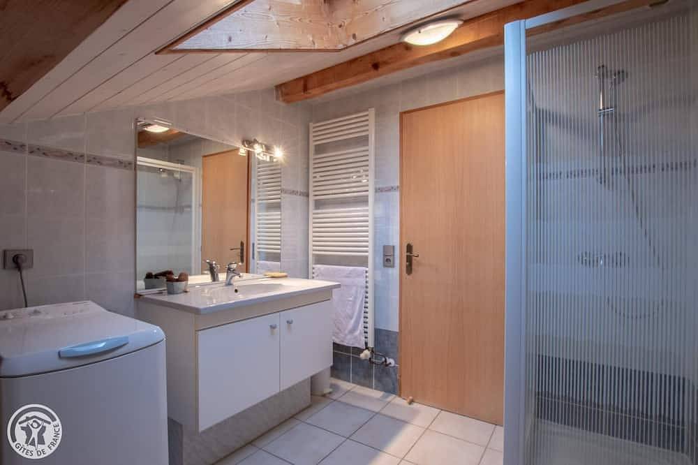 Apartamento entero, 3* Apartment, Panoramic View Of The Green Valley, quiet, mountain decor in Habère-Poche, Thonon-les-Bains region