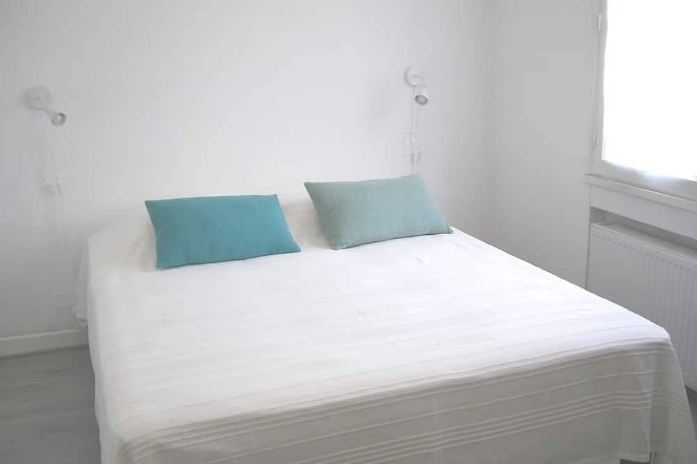 Appartement entier, Appartement 80 m², rdc, séjour, 2 chambres, cuisine, wc séparé, salle de bain. in Gan, Béarn
