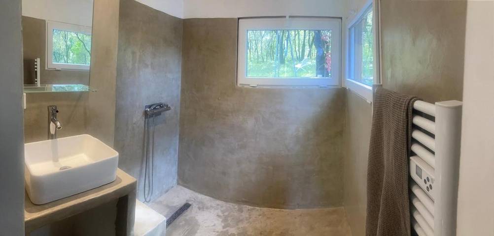 Location de vacances pour 2 personnes, avec vue ainsi que piscine et terrasse, animaux acceptés à Monoblet - 4