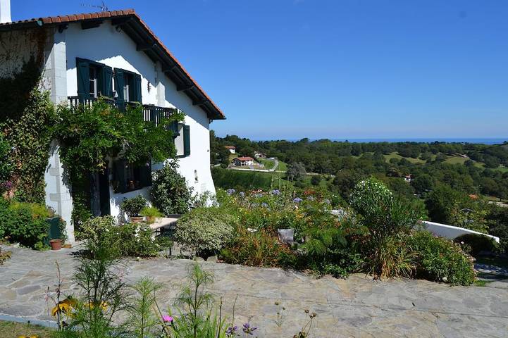 Gîte pour 4 personnes, avec Terrasse et Jardin dans Office De Tourisme D Urrugne