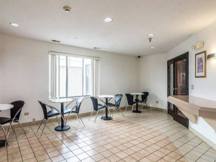 Apartamento entero, 1 cama tamaño queen | Movilidad | Bañera | Nsmk in Condado de Cook
