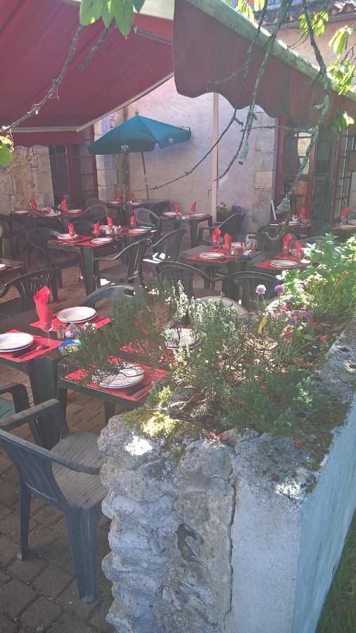 Location de vacances pour 2 personnes, avec jardin et terrasse, animaux acceptés dans La Tour-Blanche-Cercles - 3