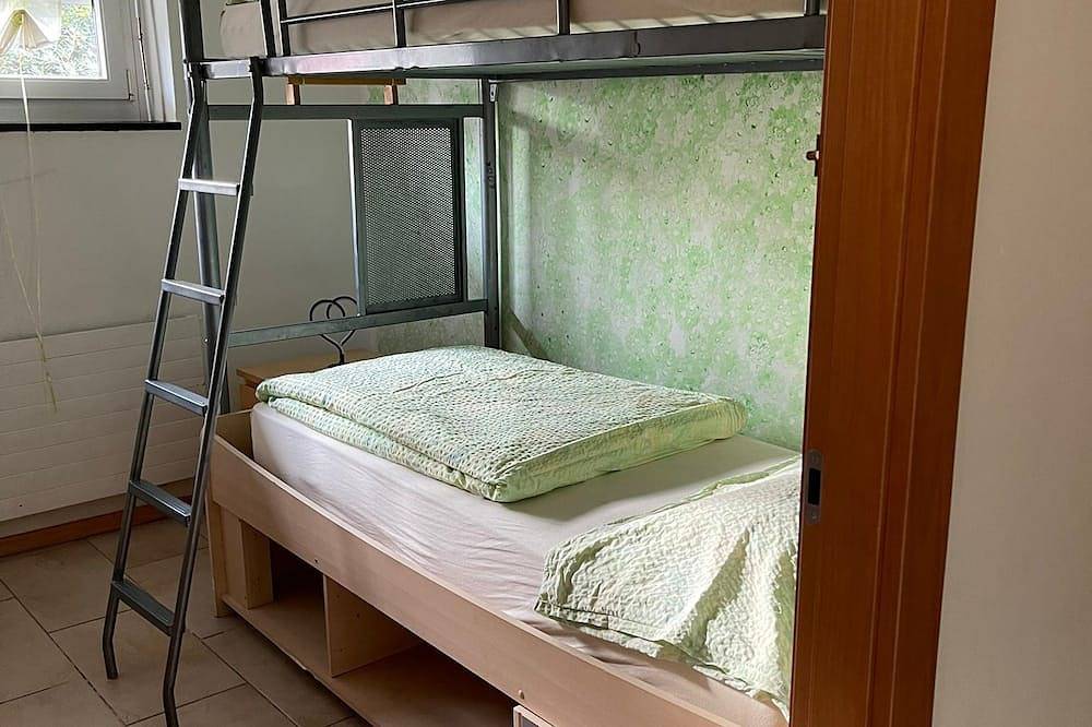 Ganze Wohnung, Superior Apartment with 2 Bedrooms and Garden in Mendrisio, Tessin