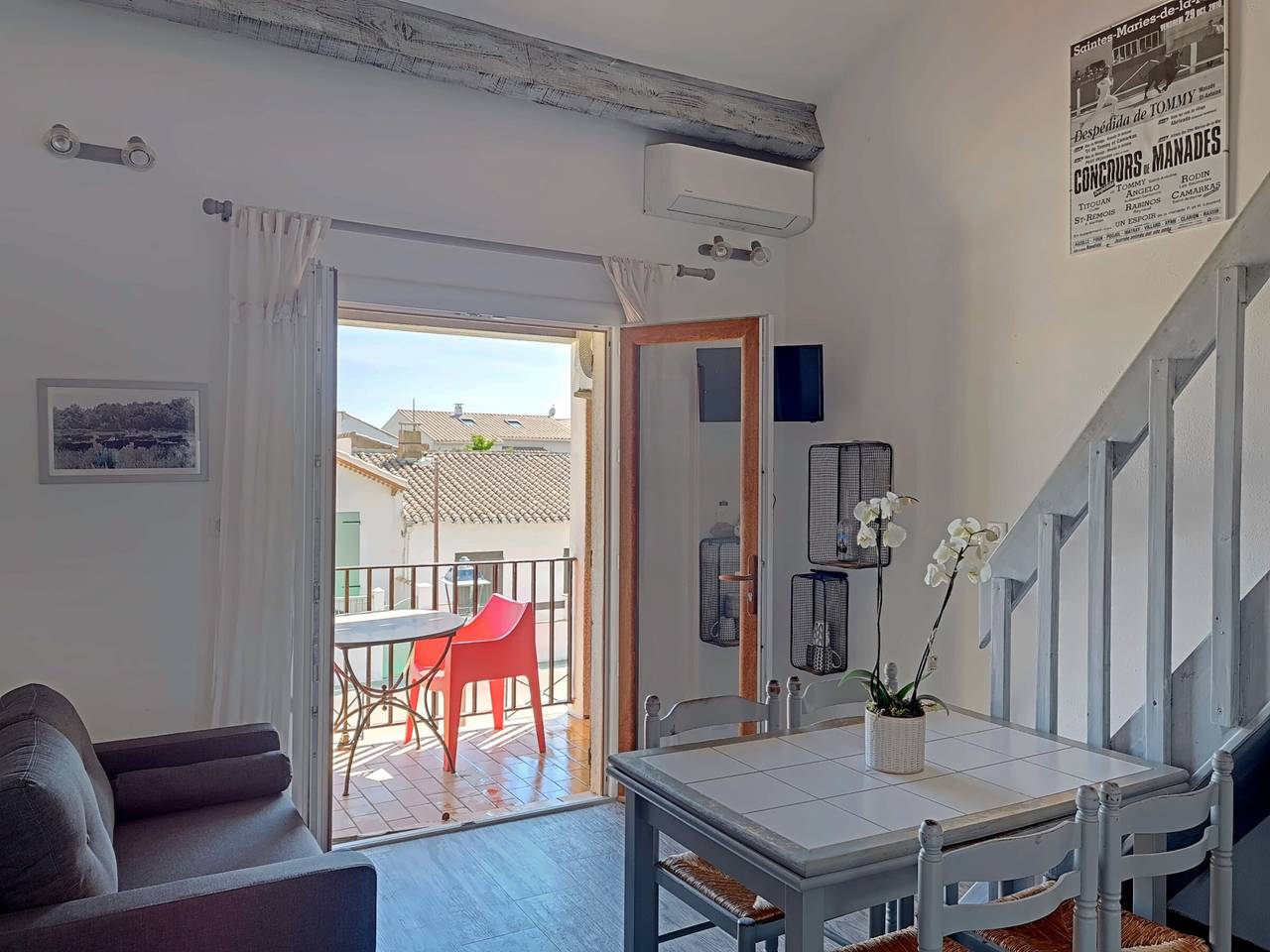 Entire apartment, Renovated duplex with air conditioning near the sea in Saintes-Maries-de-la-Mer, Arles region