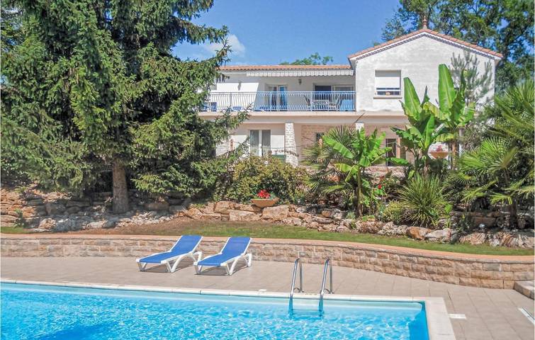 Location de vacances pour 4 personnes, avec Jardin et Piscine à Savignac-les-Églises
